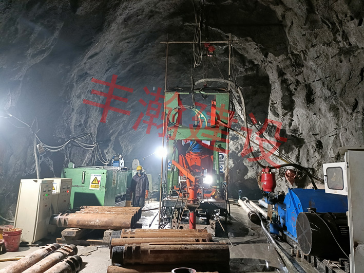 尼泊尔三金考拉水电站，第二条60°斜井一次成井，2.6米直径，深度250米，成功开钻