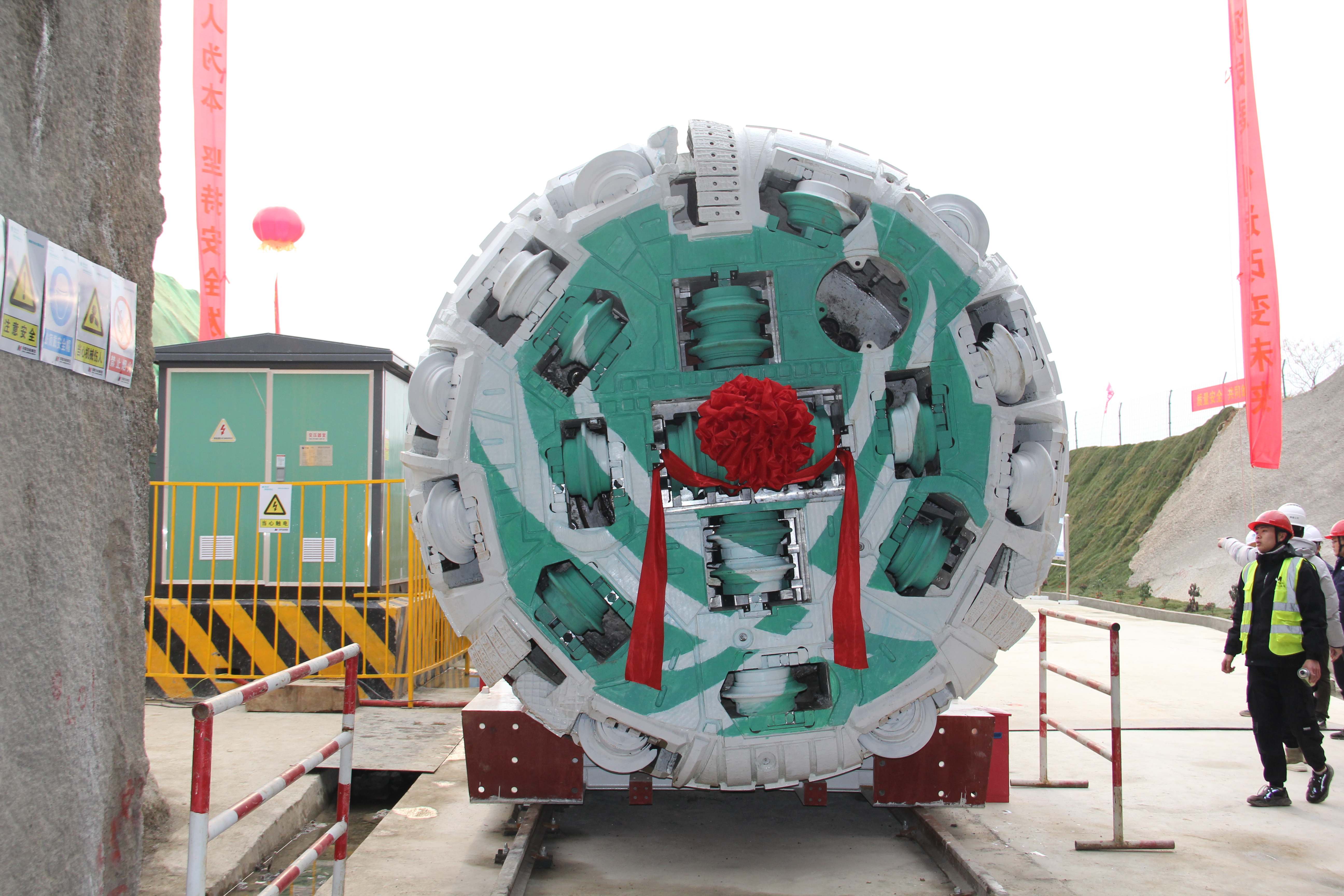 直径3.53米的TBM掘进机